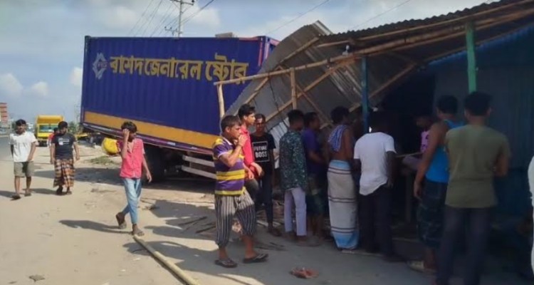 গাজীপুর খাবার হোটেলে কভার্ডভ্যান নিহত ১, আহত ৩