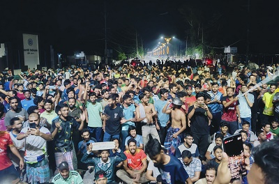 শিক্ষার্থীদের স্লোগানে মধ্যরাতে উত্তপ্ত রাজশাহী বিশ্ববিদ্যালয়
