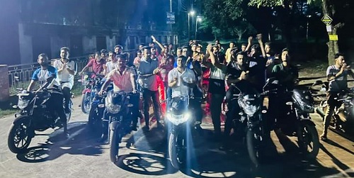 মধ্যরাতে রাবি ক্যাম্পাসে শাখা ছাত্রলীগের শোডাউন 