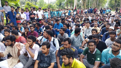 রাবি-রুয়েট শিক্ষার্থীদের বিক্ষোভ মিছিল 
