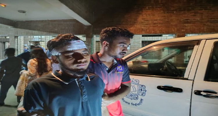জাবিতে ছাত্রলীগের দফায় দফায় হামলা, আহত ৬০
