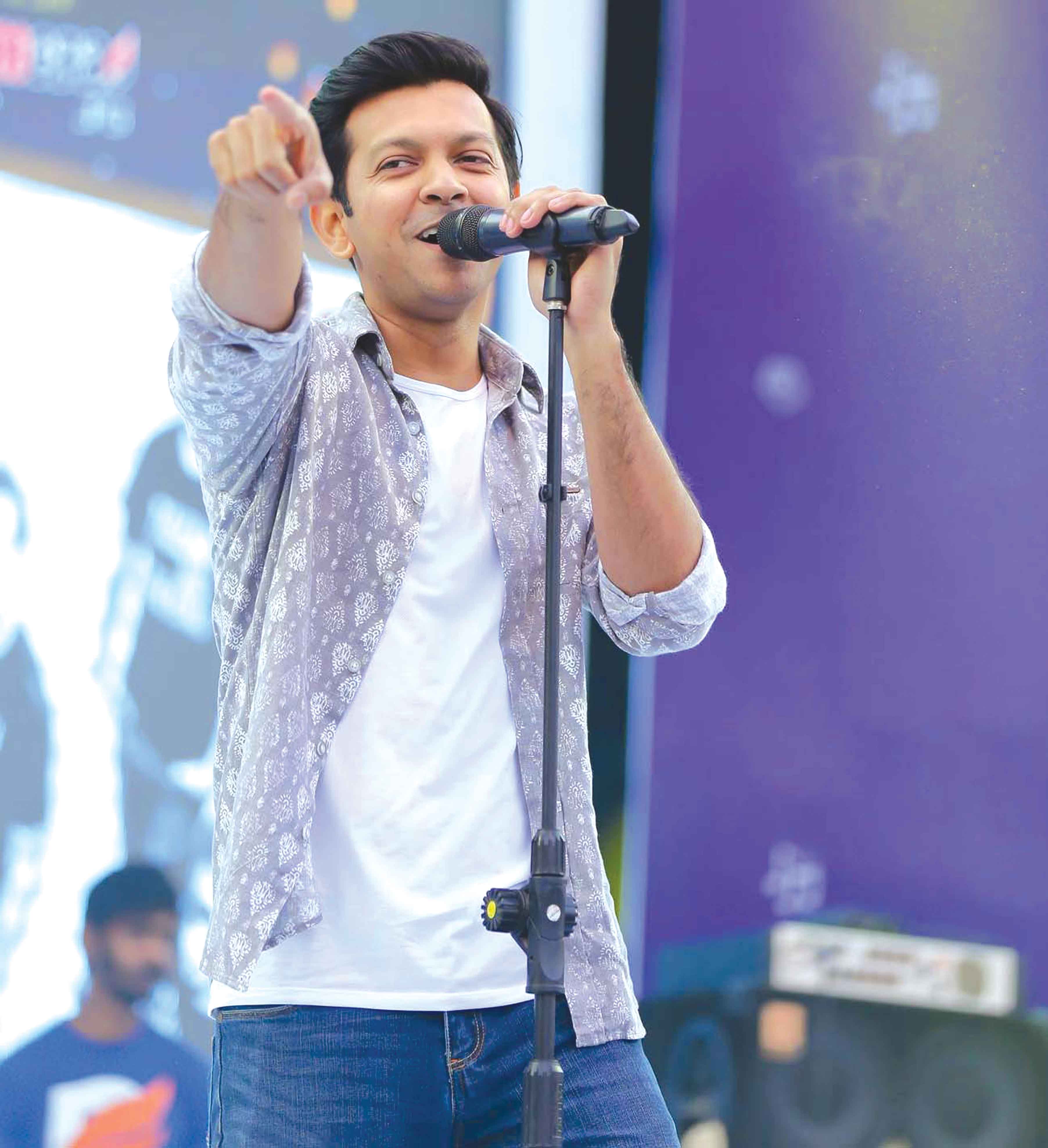 গান গাওয়ার সক্ষমতা হারাচ্ছেন তাহসান