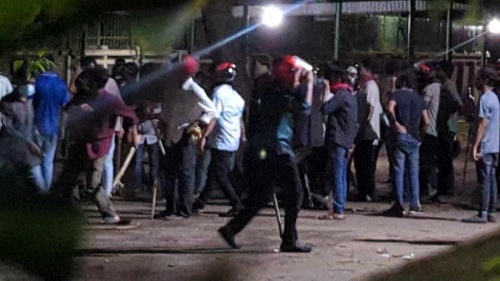 মধ্যরাতে রণক্ষেত্র জাবি, শিক্ষক-সাংবাদিকসহ আহত দুই শতাধিক