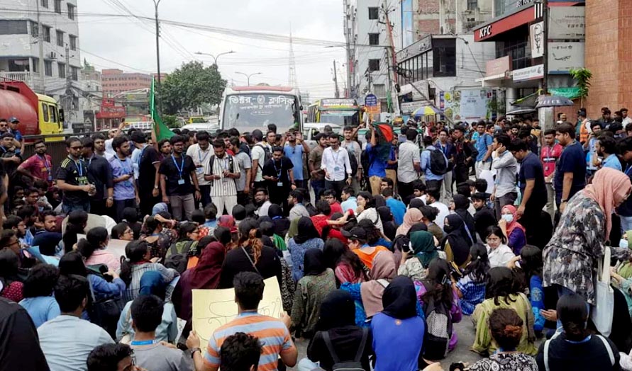 বাড্ডায় শিক্ষার্থীদের সড়ক অবরোধ