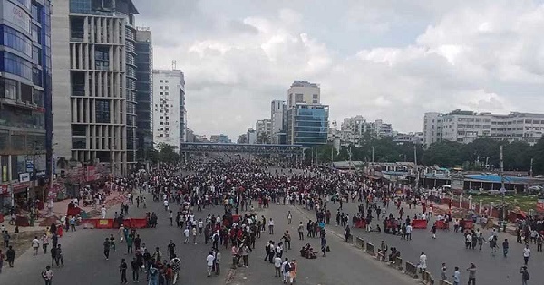 রাজধানীর বিভিন্ন স্থানে শিক্ষার্থীদের অবরোধ : ছাত্রলীগের দফায় দফায় হামলা