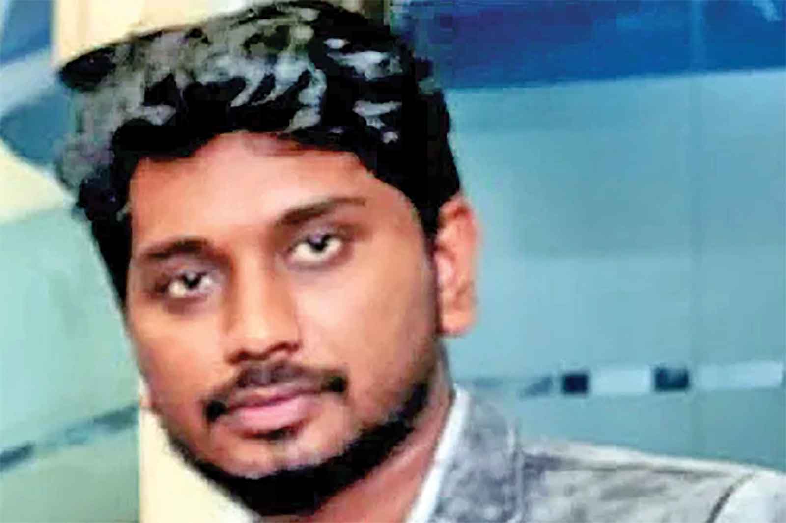 ভেড়ামারার রাসেল আলী বাড়ি আসতেন দামি গাড়িতে চড়ে