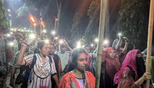 শিক্ষার্থী হত্যার প্রতিবাদে মশাল মিছিল