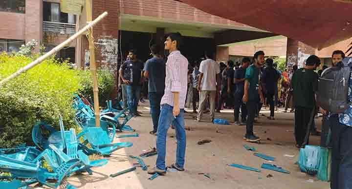 জাবিতে আবাসিক হল বন্ধ ঘোষণা : শিক্ষার্থীদের ক্ষোভ 