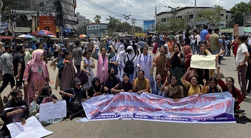 নারায়ণগঞ্জে সড়ক অবরোধে হাজারো শিক্ষার্থী