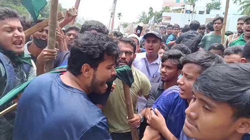 ব্রাহ্মণবাড়িয়ায় শিক্ষার্থীদের ওপর ছাত্রলীগের হামলা : ককটেল বিস্ফোরণ