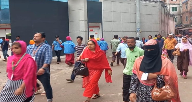 ছুটির পর গাজীপুরের পোশাক কারখানা গুলোতে কর্মচাঞ্চল্য