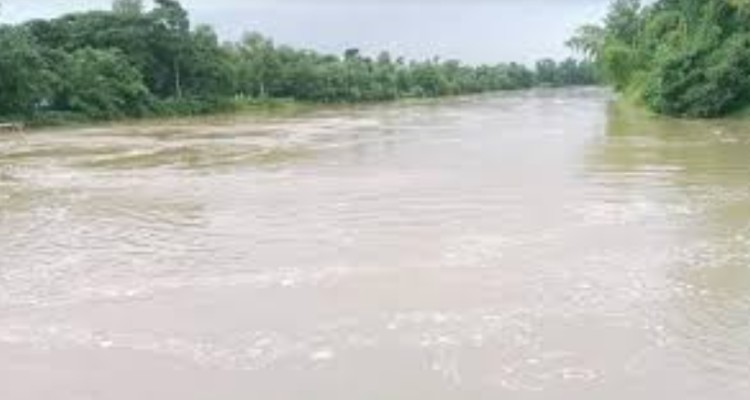 মৌলভীবাজারে মনূ নদের গভীর থেকে ভেসে উঠলো রক্ত সাদৃশ্য