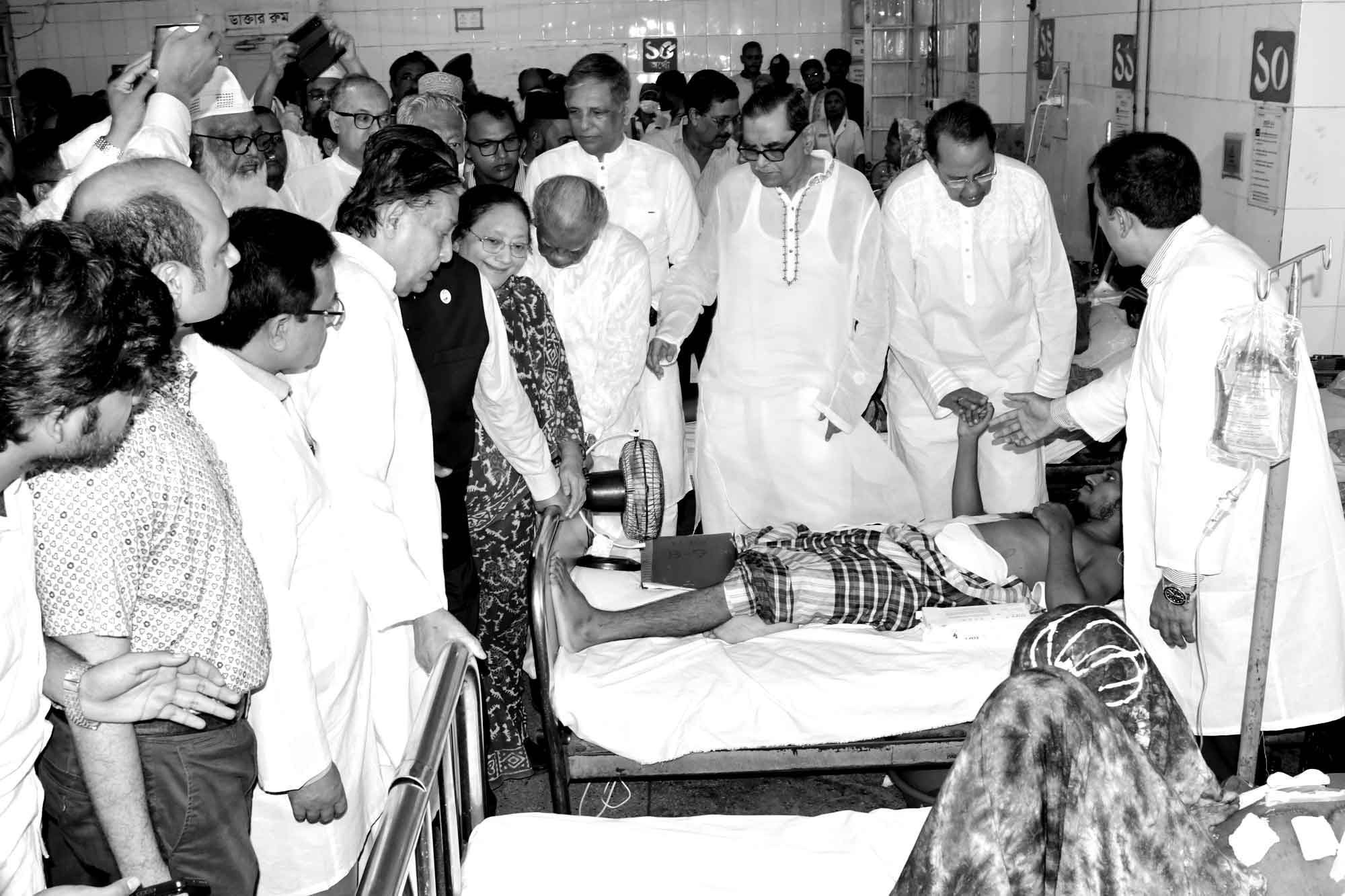 যারা ধ্বংসযজ্ঞ চালিয়েছে তাদের রাষ্ট্রদ্রোহ আইনে বিচারের দাবি রওশনের
