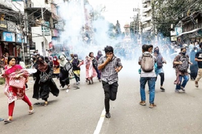রাজপথে আবার সংঘর্ষ লাঠিচার্জ, টিয়ার গ্যাস