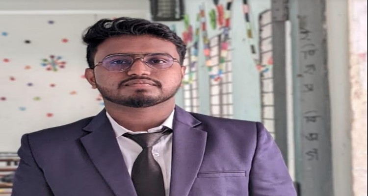 উপর থেকে মাথায় গুলি লেগে মাটিতে লুটিয়ে পড়ে কাউছার