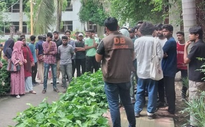 শিক্ষার্থীদের বিক্ষোভে পুলিশের লাঠিচার্জ, আটক ৬, আহত ১০