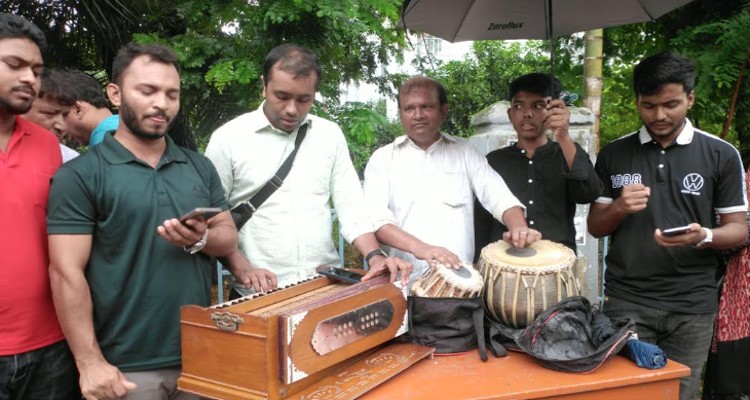 যশোরে গান গেয়ে শিক্ষার্থীদের ওপর নির্যাতন ও হত্যার প্রতিবাদ 