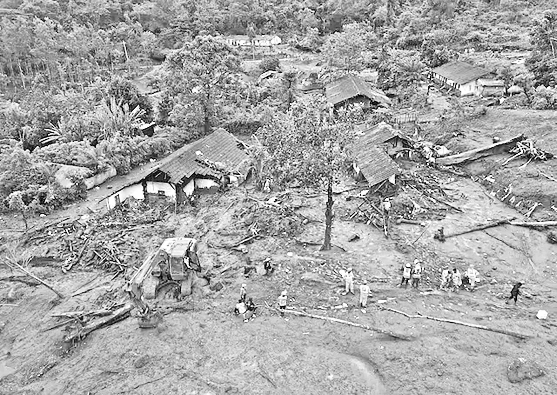 প্রকৃতির রুদ্ররোষে ভারতের সাত রাজ্য কেরালায় ভূমিধসে নিশ্চিহ্ন গ্রাম