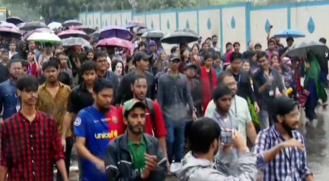 রাজধানীতে বেসরকারি বিশ্ববিদ্যালয় শিক্ষার্থীদের গণমিছিল
