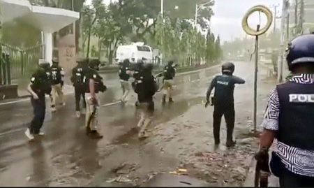 সিলেটে ছাত্র-জনতার গণমিছিলে পুলিশের হামলা, আটক ৮