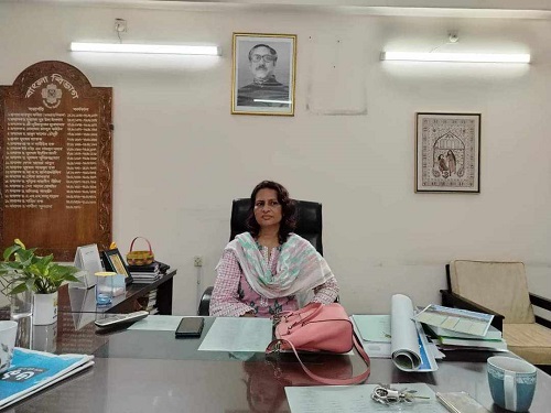 প্রধানমন্ত্রীর ছবি সরিয়ে ফেলার ঘটনায় জাবি প্রশাসনের কারণ দর্শানোর নোটিশ