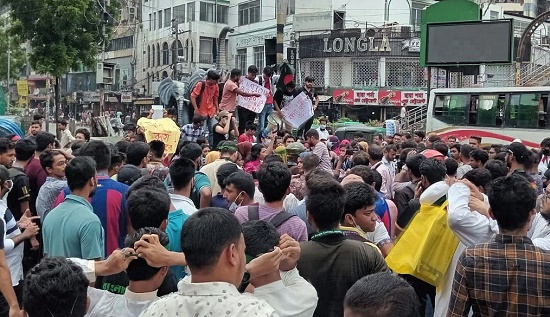 সায়েন্স ল্যাবে আন্দোলনকারীদের বিক্ষোভ