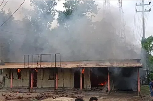 গাজীপুরে ছাত্রলীগকে ধাওয়া দিয়ে মহাসড়ক অবরোধ 
