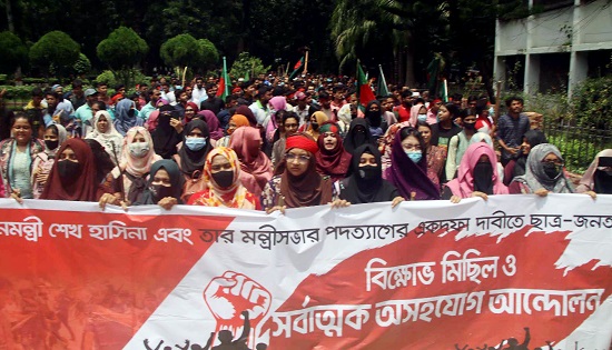 এক দফা দাবিতে উত্তাল ইসলামী বিশ্ববিদ্যালয়