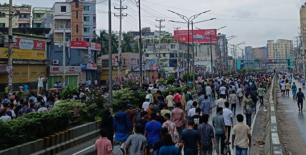 জাবিতে ঢাকামুখী পদযাত্রায় সহস্রাধিক ছাত্র-জনতার ঢল