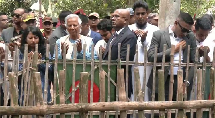 আবু সাঈদের কবর জিয়ারত করলেন ড. ইউনূস