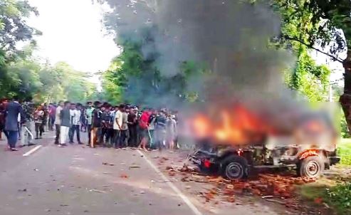 গোপালগঞ্জে সেনাবাহিনীর গাড়িতে আগুন