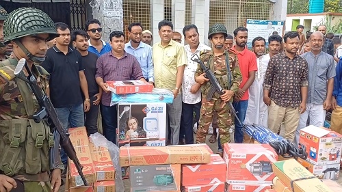 লুট হওয়া মালামাল করিমগঞ্জ থেকে উদ্ধার করল সেনাবাহিনী