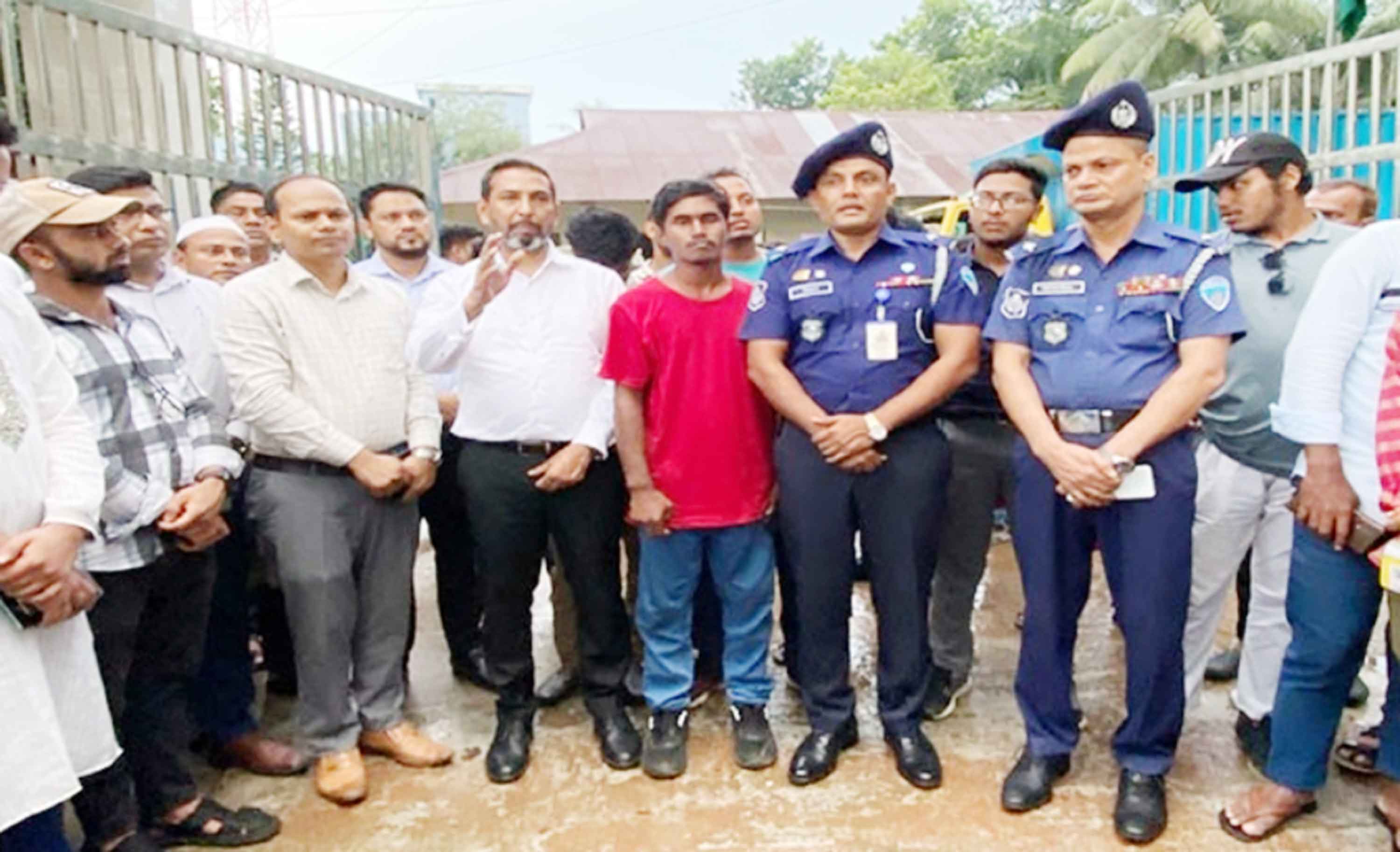 জনপ্রতিনিধিদের অনুপস্থিতিতে ইউপি সচিবরা সেবা দেবেন 	 -চট্টগ্রাম জেলা প্রশাসক