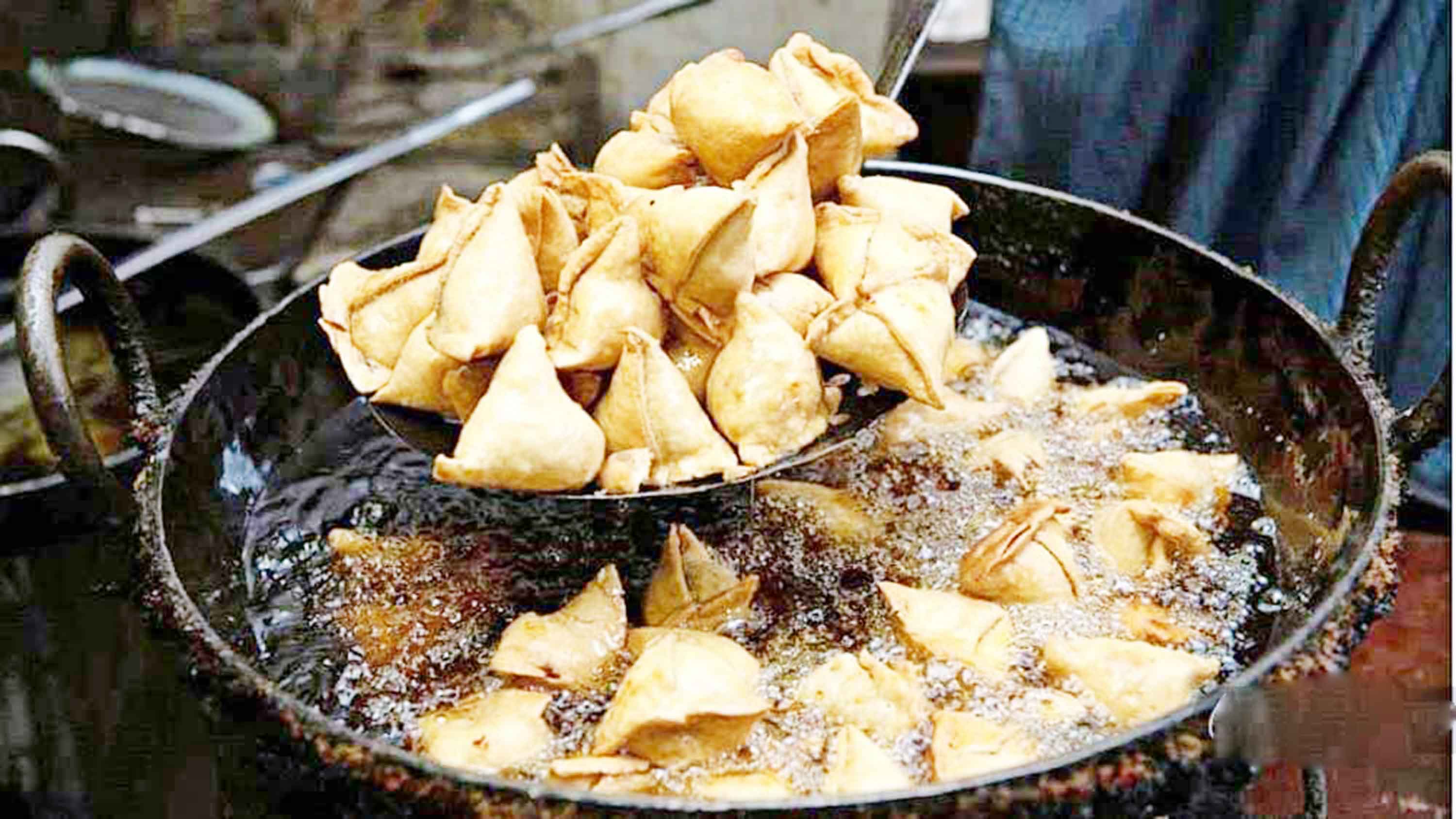 ৩ টাকার 'বাচ্চা সিঙ্গারা' বিক্রি করে দিনে হাজার টাকা আয়