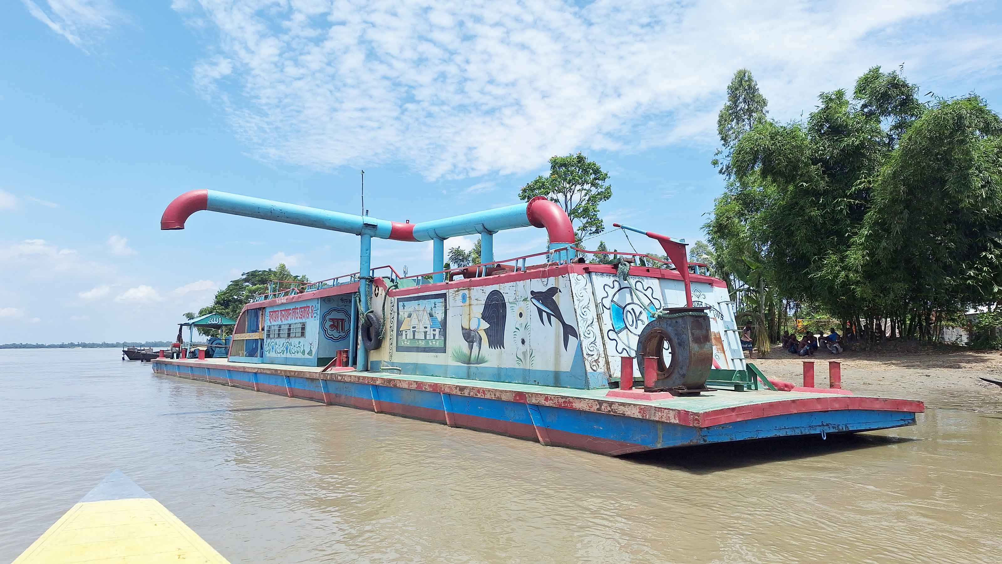 বৈধতেই নানা বাধা, আর অবৈধতে নীরব প্রশাসন