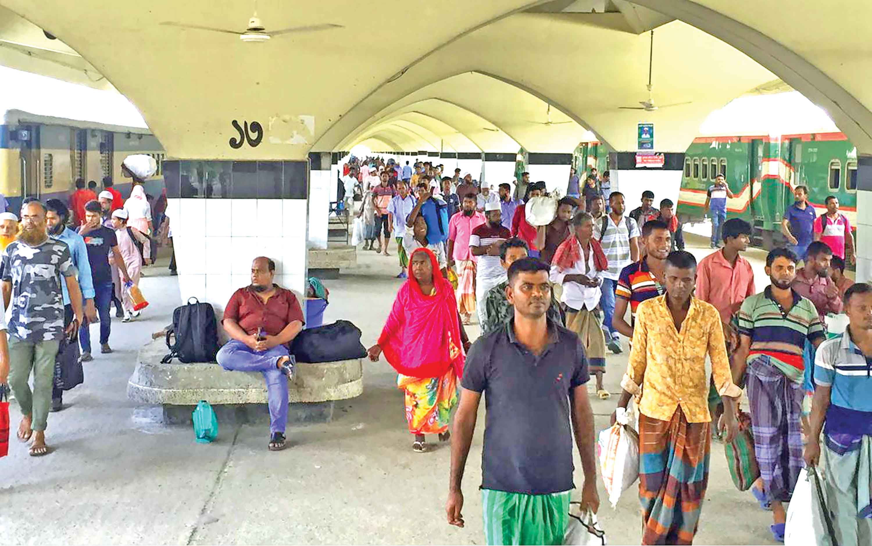 আন্তঃনগর ট্রেনের চাকা ঘুরল ২৮ দিন পর