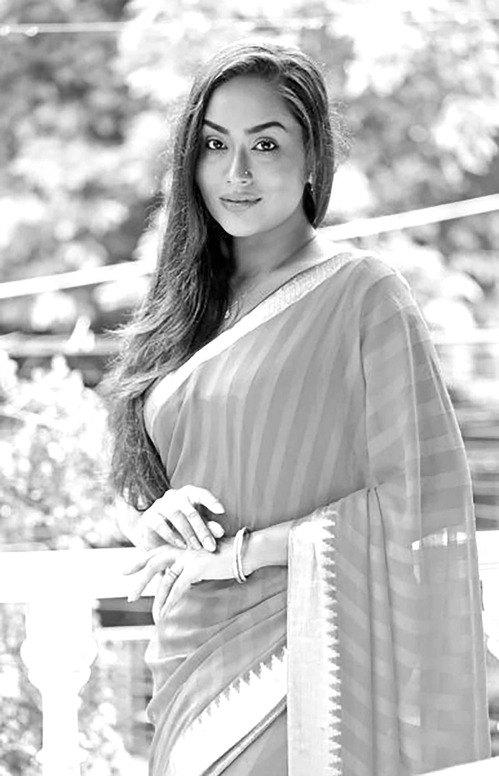 সক্রিয় রাজনীতি শিল্পীদের কাজ নয় : জাকিয়া বারী মম