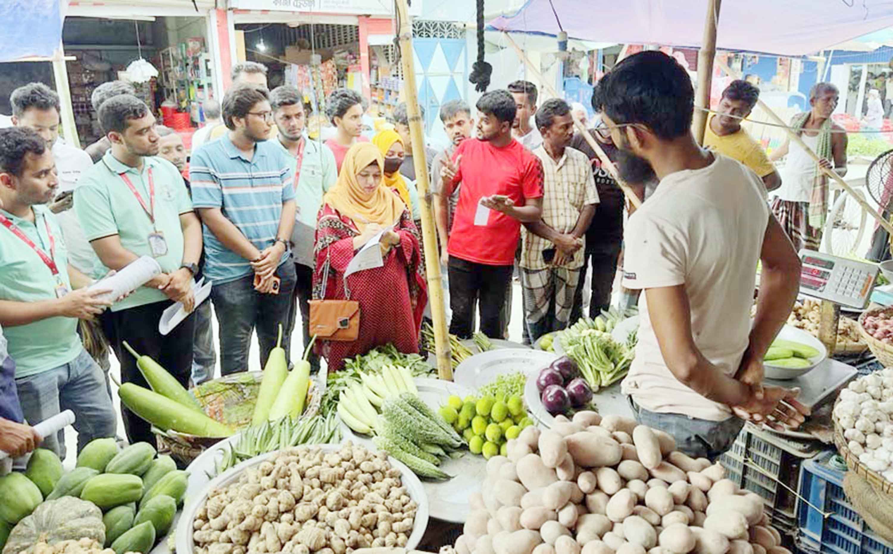 মাদারীপুরে শিক্ষার্থীদের নিয়ে বাজার পরিদর্শনে ভোক্তা অধিকার