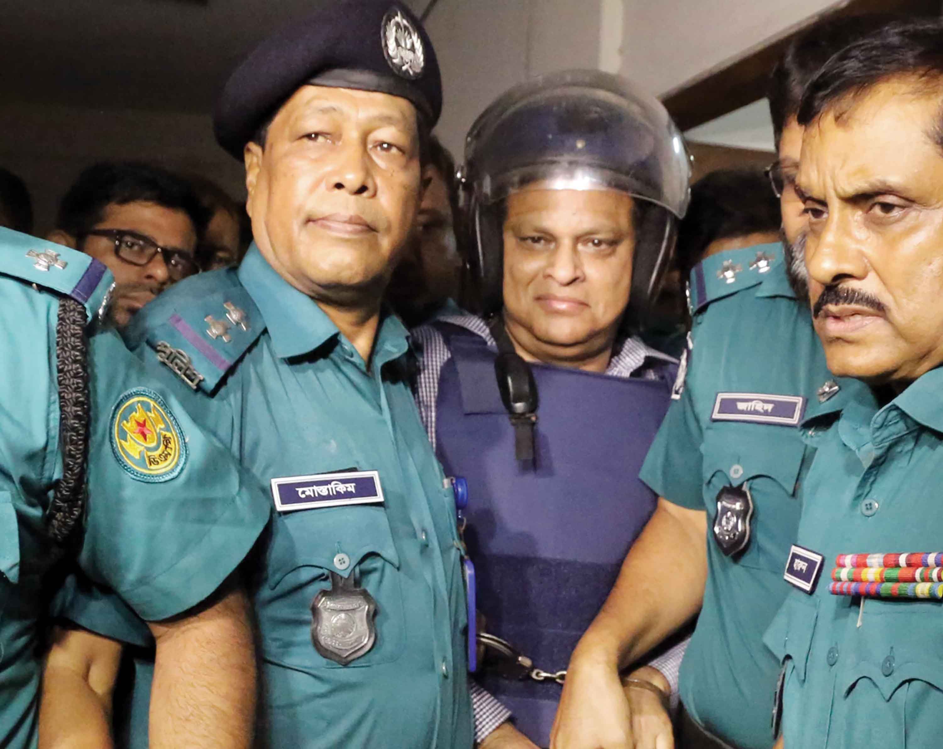চাকরিচু্যত সেনা কর্মকর্তা জিয়াউল আহসান ৮ দিনের রিমান্ডে