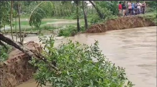 লোহাগাড়ায় শত শত বসতঘর বিলীন হওয়ার আশংকা