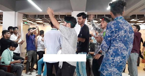 শিক্ষা মন্ত্রণালয়ে অবস্থান নিয়েছেন এইচএসসি পরীক্ষার্থীরা