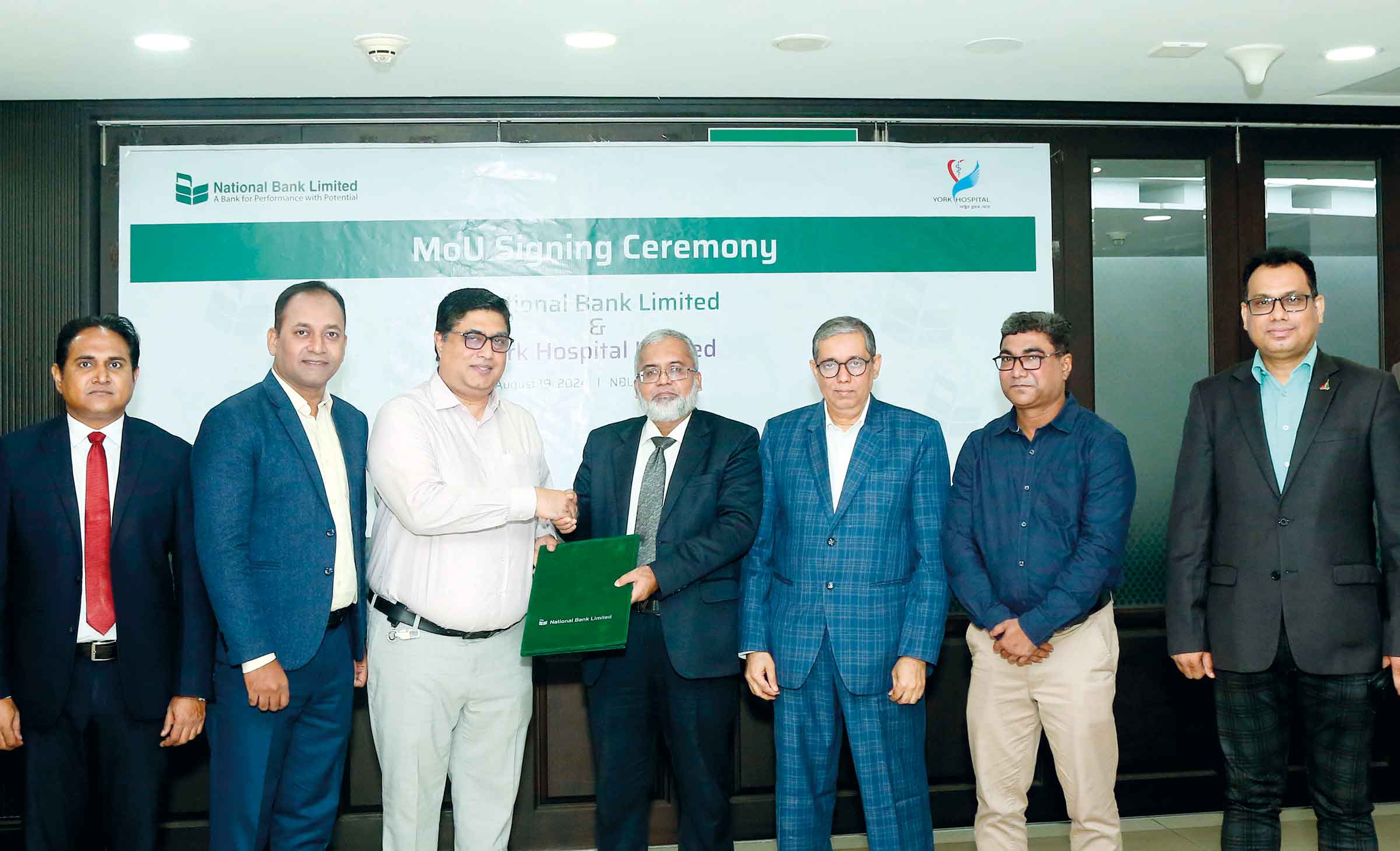 ন্যাশনাল ব্যাংকের সঙ্গে ইয়র্ক হসপিটালের চুক্তি