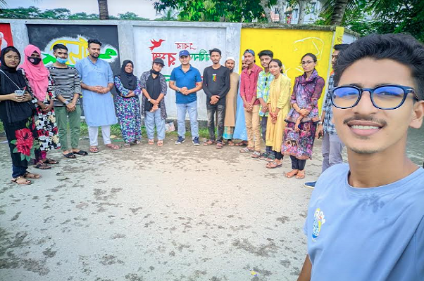 বৈষম্য বিরোধী ছাত্র আন্দোলনে নিহতদের স্মরণে জিয়ানগড়ে আলপনা অংকন 