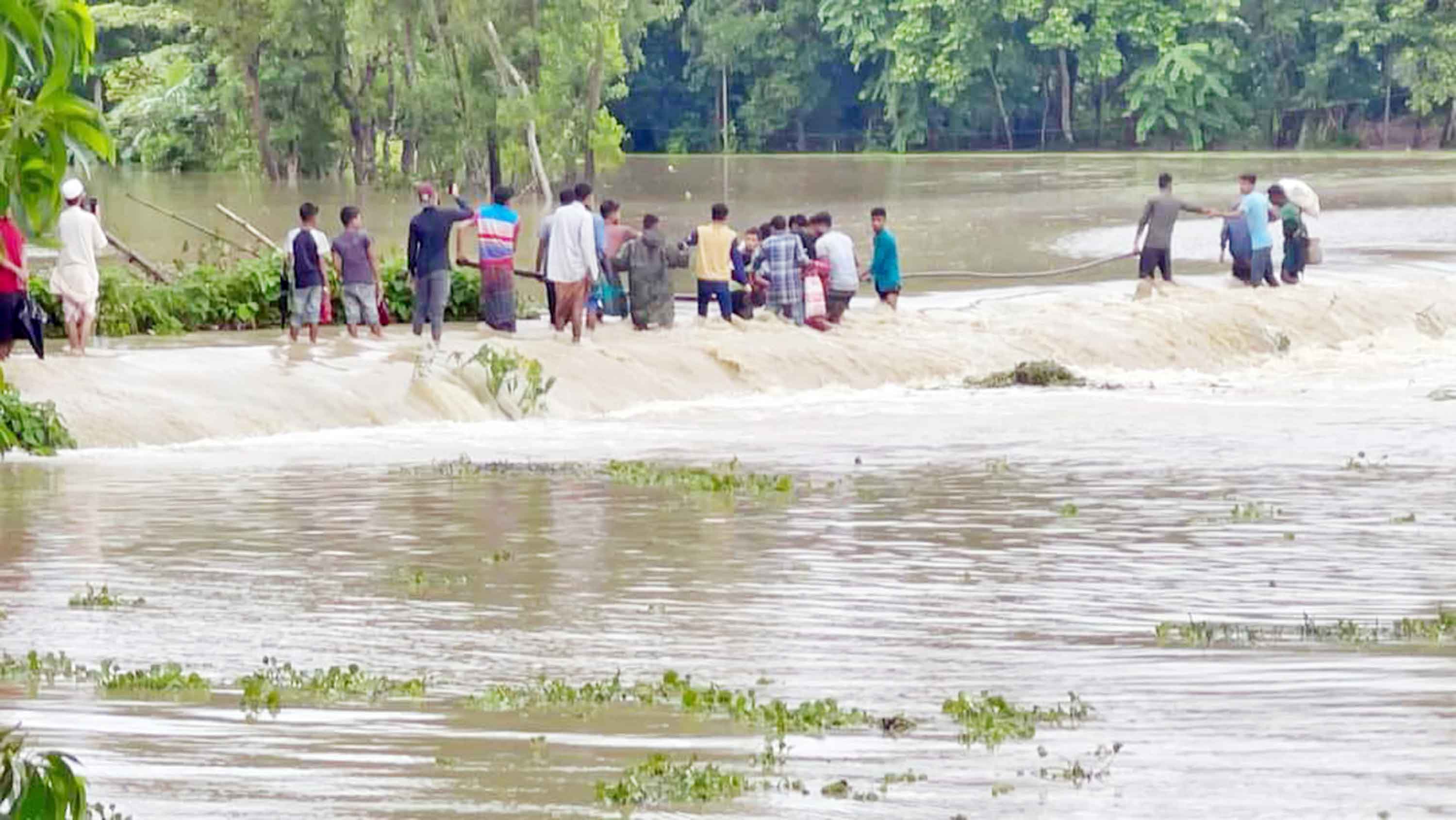 ভারী বর্ষণ ও ভারতীয় পাহাড়ি ঢলে নিম্নাঞ্চলে ভয়াবহ বন্যা
