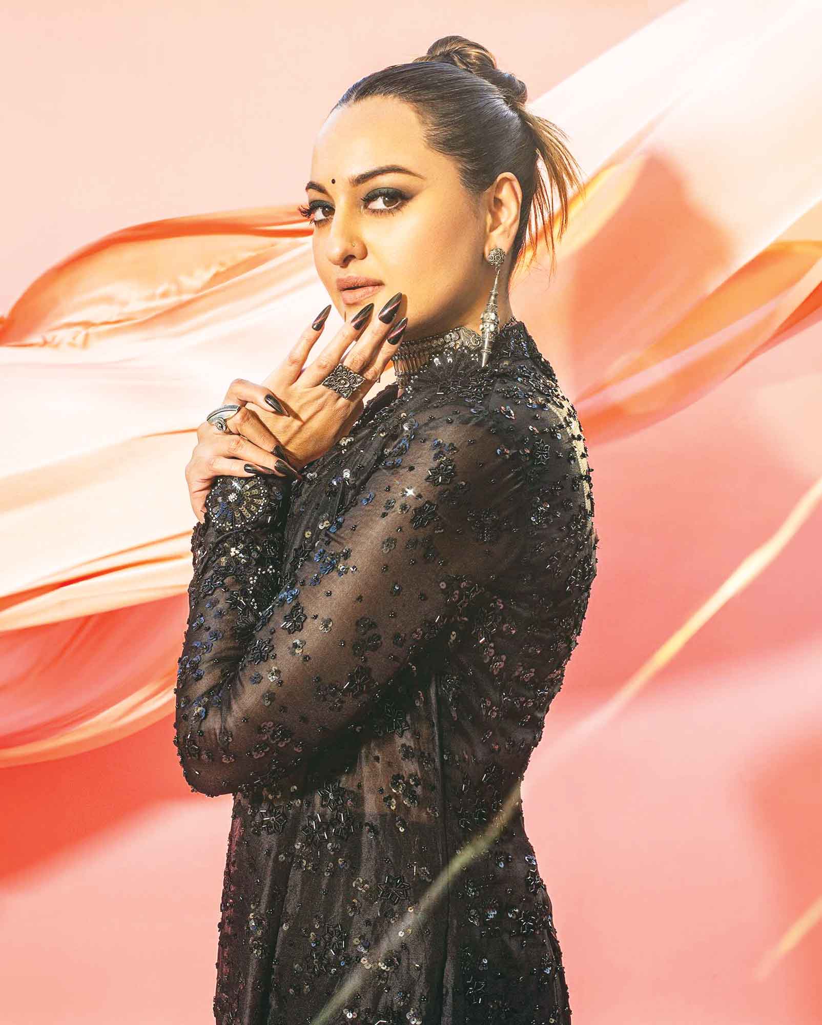 বাড়ি বিক্রির বিজ্ঞাপন দিলেন সোনাক্ষী