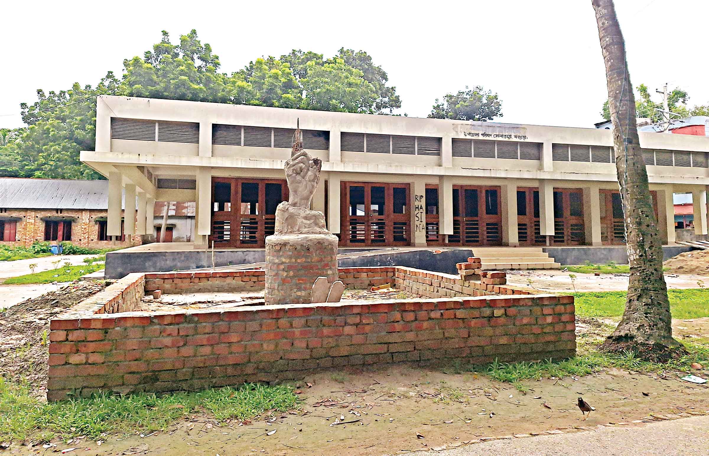 উপজেলা চেয়ারম্যান ও প্রকৌশলীর বিরুদ্ধে এডিপির অর্থ লুটের অভিযোগ