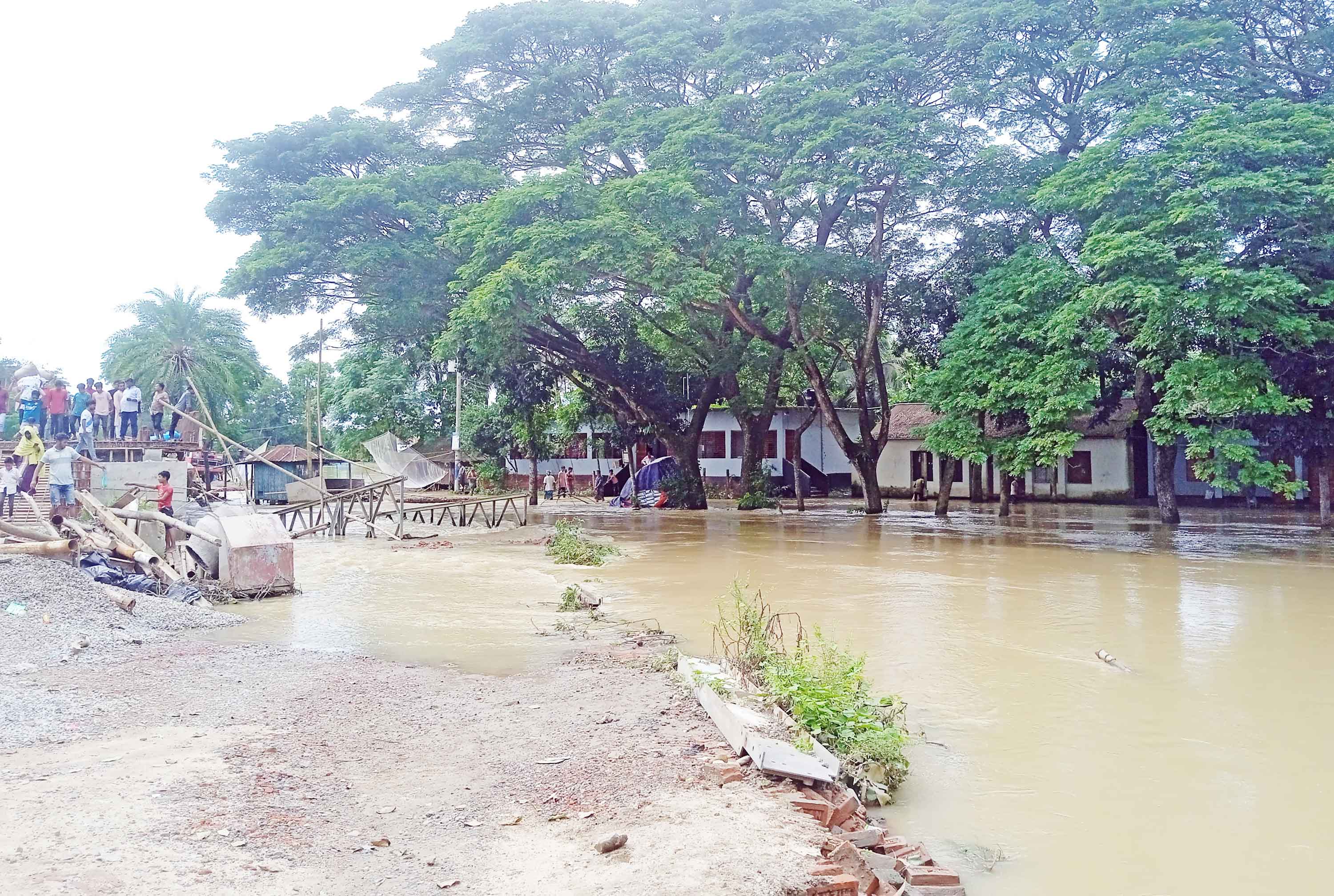 আখাউড়ায় বন্যাপরিস্থিতির উন্নতি