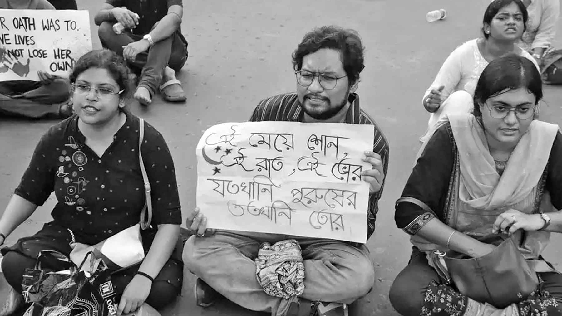 পশ্চিমবঙ্গে জুনিয়র ডাক্তারদের কর্মবিরতি উঠছে না