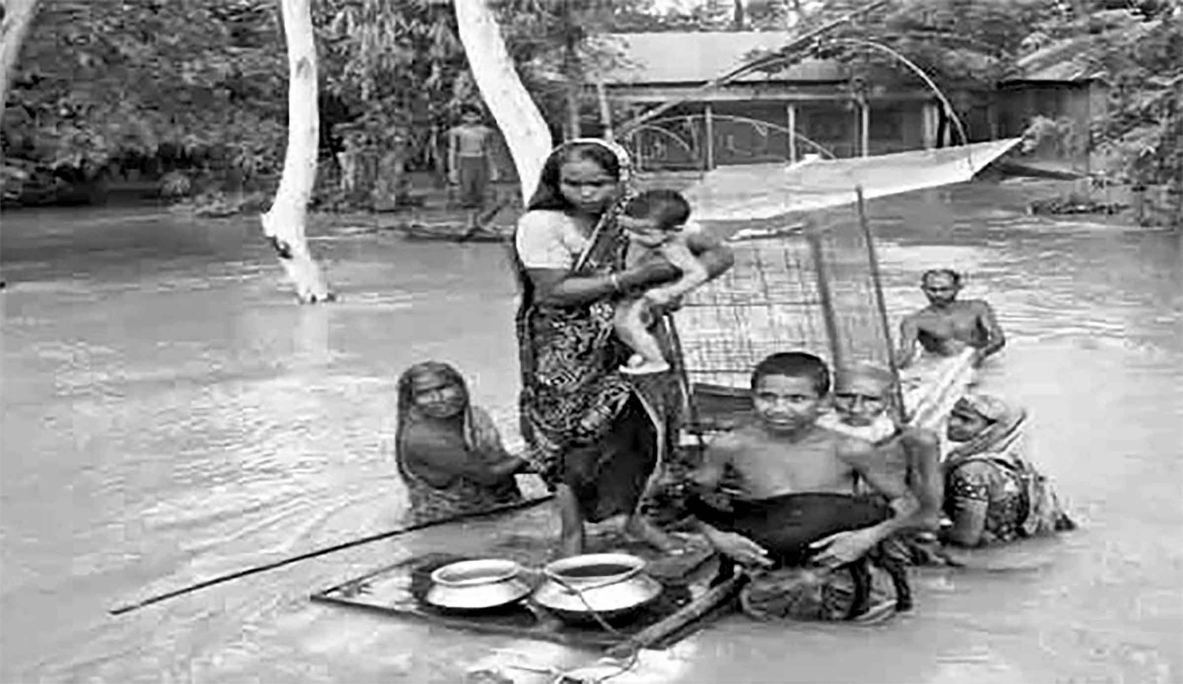 বন্যায় ক্ষতিগ্রস্তদের পাশে দাঁড়াই