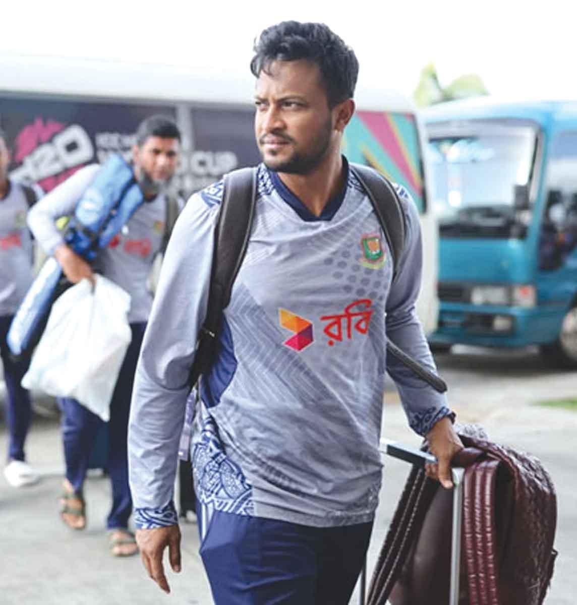 সাকিবকে জাতীয় দল থেকে বাদ দিয়ে দেশে ফেরাতে বিসিবিকে আইনি নোটিশ
